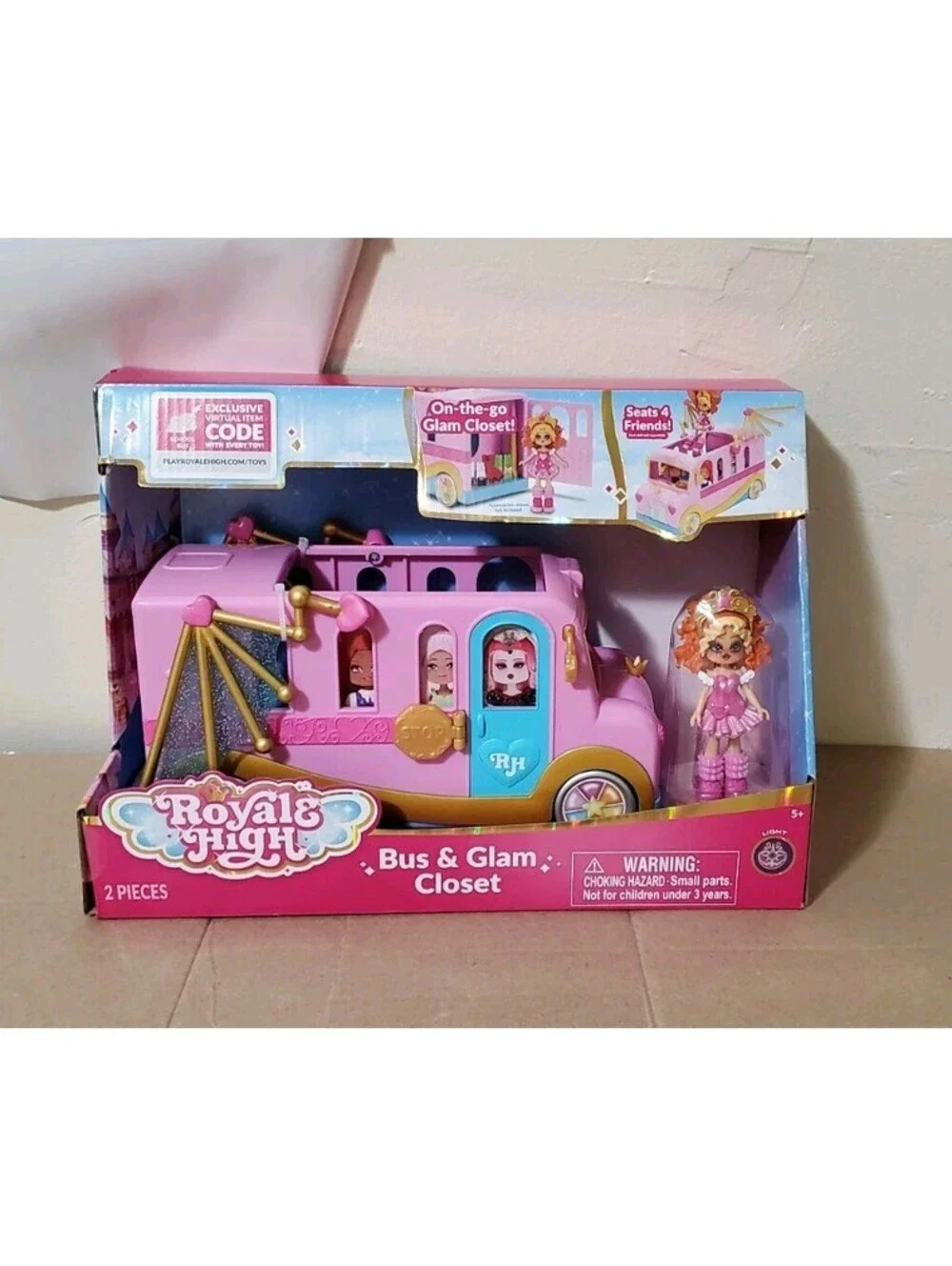 Royale High Glam Bus Playset with Exclusive Doll and Virtual Item Code Collectio